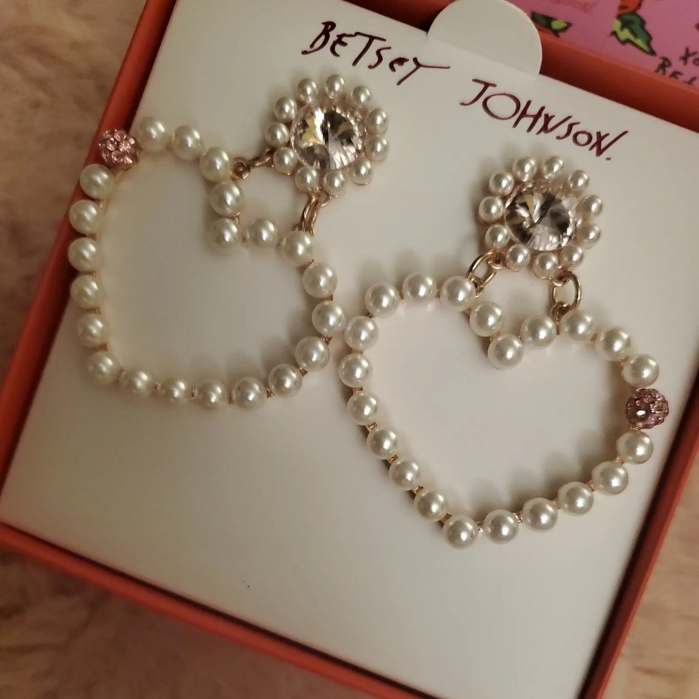 🎁Betsey Johnson Rose Gold Tone Faux Pearl Open Frame Heart Drop Earrings NIB